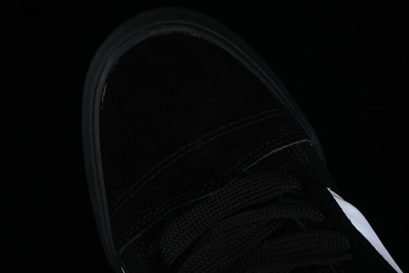 Vans Classics Knu Skool Retro Skate Shoes with Thickened Tongue and Oversized Toe - VN0009QCB9P