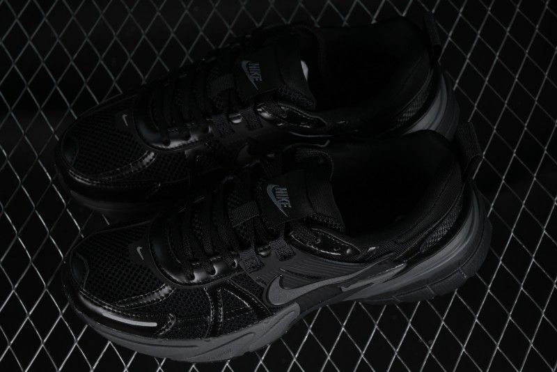 Nike V2K Runtekk 3XL Retro Low-Top Running Shoes with Shock Absorption and Anti-Slip Design - FD0736-001