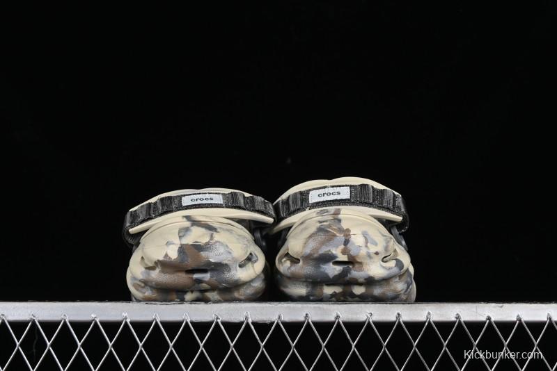 Crocs Classic Clog Slip-On Beach Sandals with Ventilation Holes - B.D4