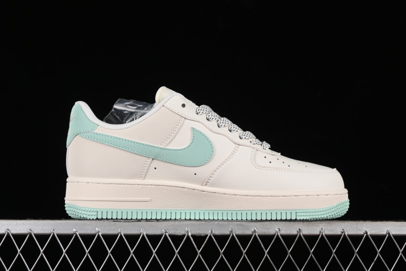 Supreme x Nike Air Force 1 '07 Low Collaborative Sneakers in Youthful Green - HD1968-023