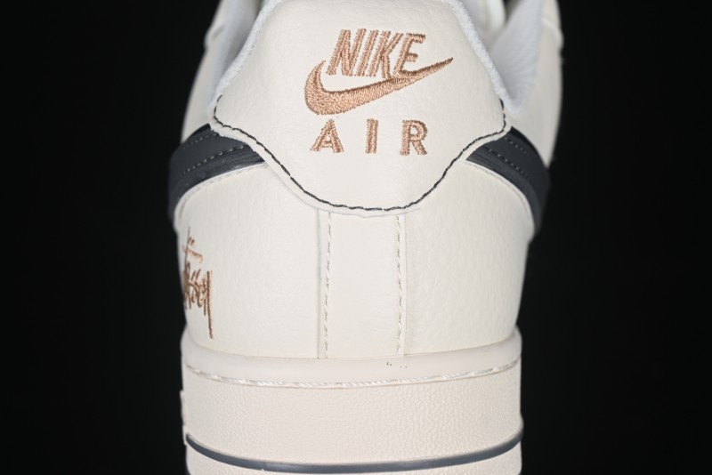 Nike Air Force 1 '07 Low Casual Sneakers in Black Pigskin - XZ6188-705