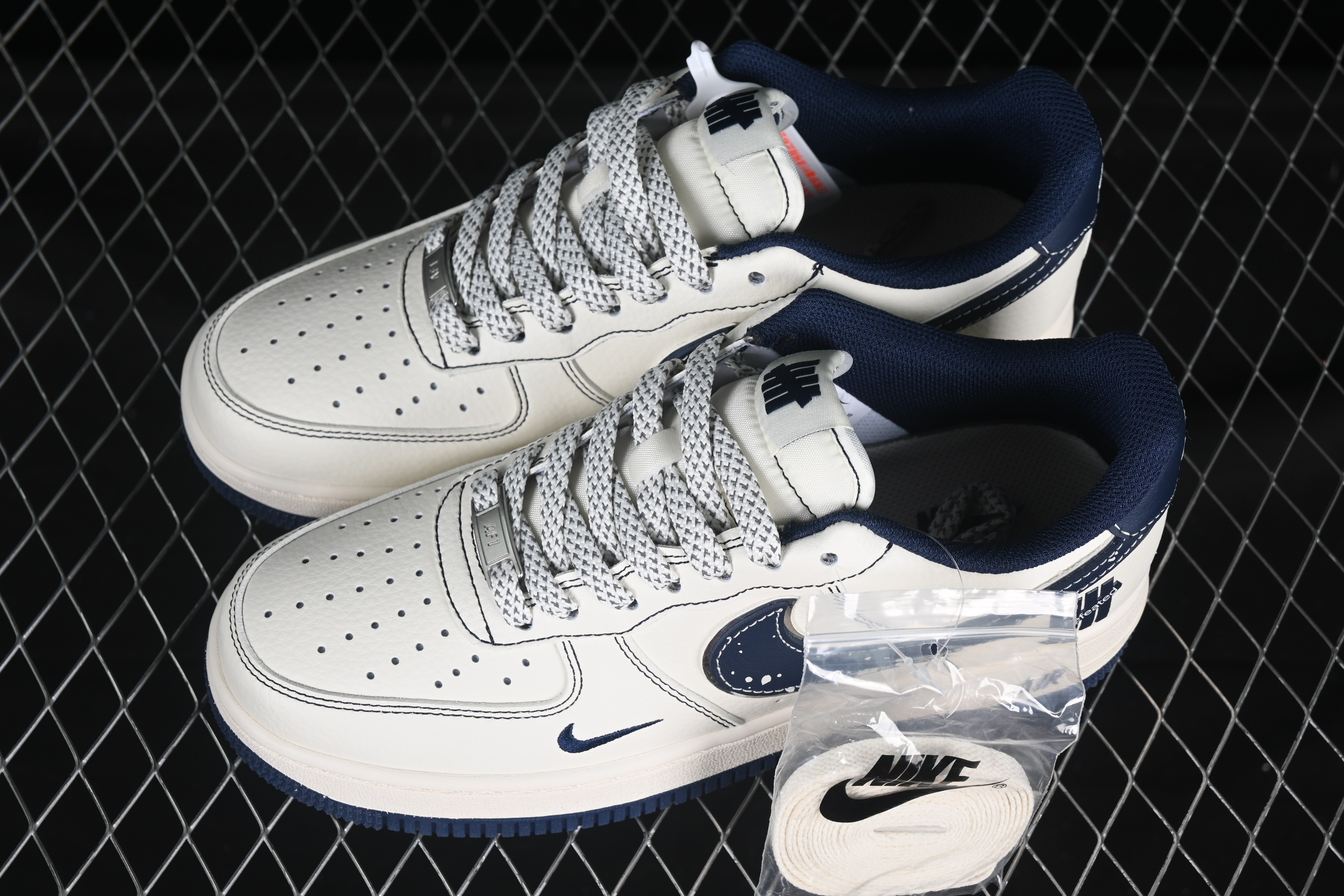 Nike Air Force 1 '07 Low UN Collaboration Navy Splatter Swoosh Casual Sneakers - XS1958-522