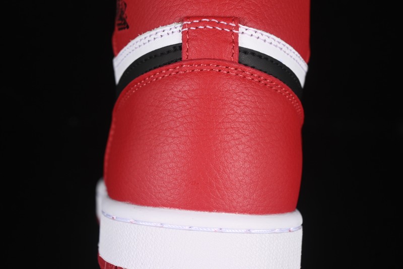 Nike Air Jordan 1 High Retro OG Basketball Shoes with Black Toe Design - 555088-125
