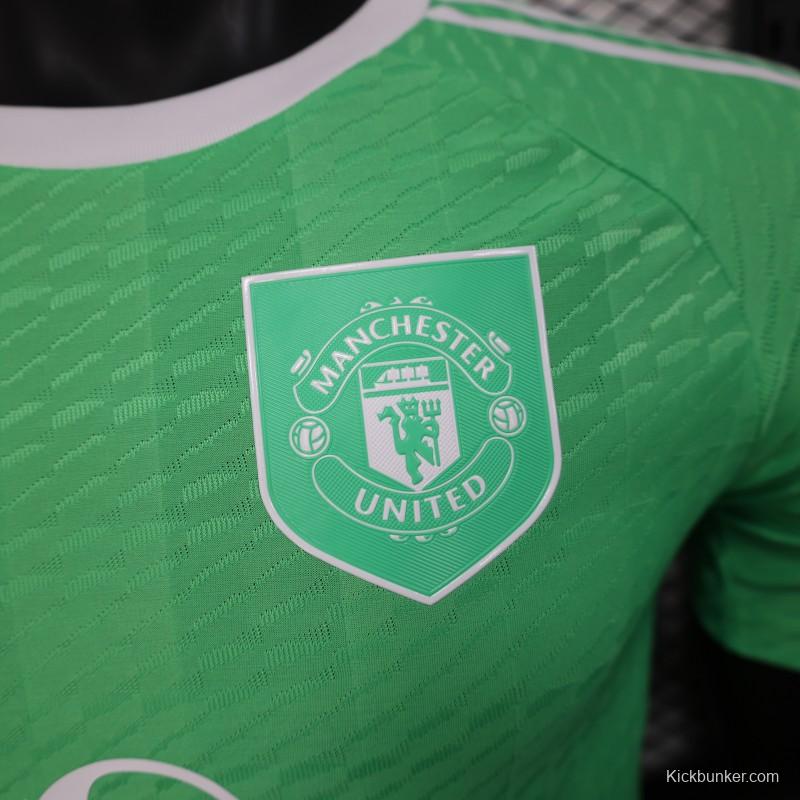 Player Version 25/26 Manchester United Green Goalkeeper Jersey