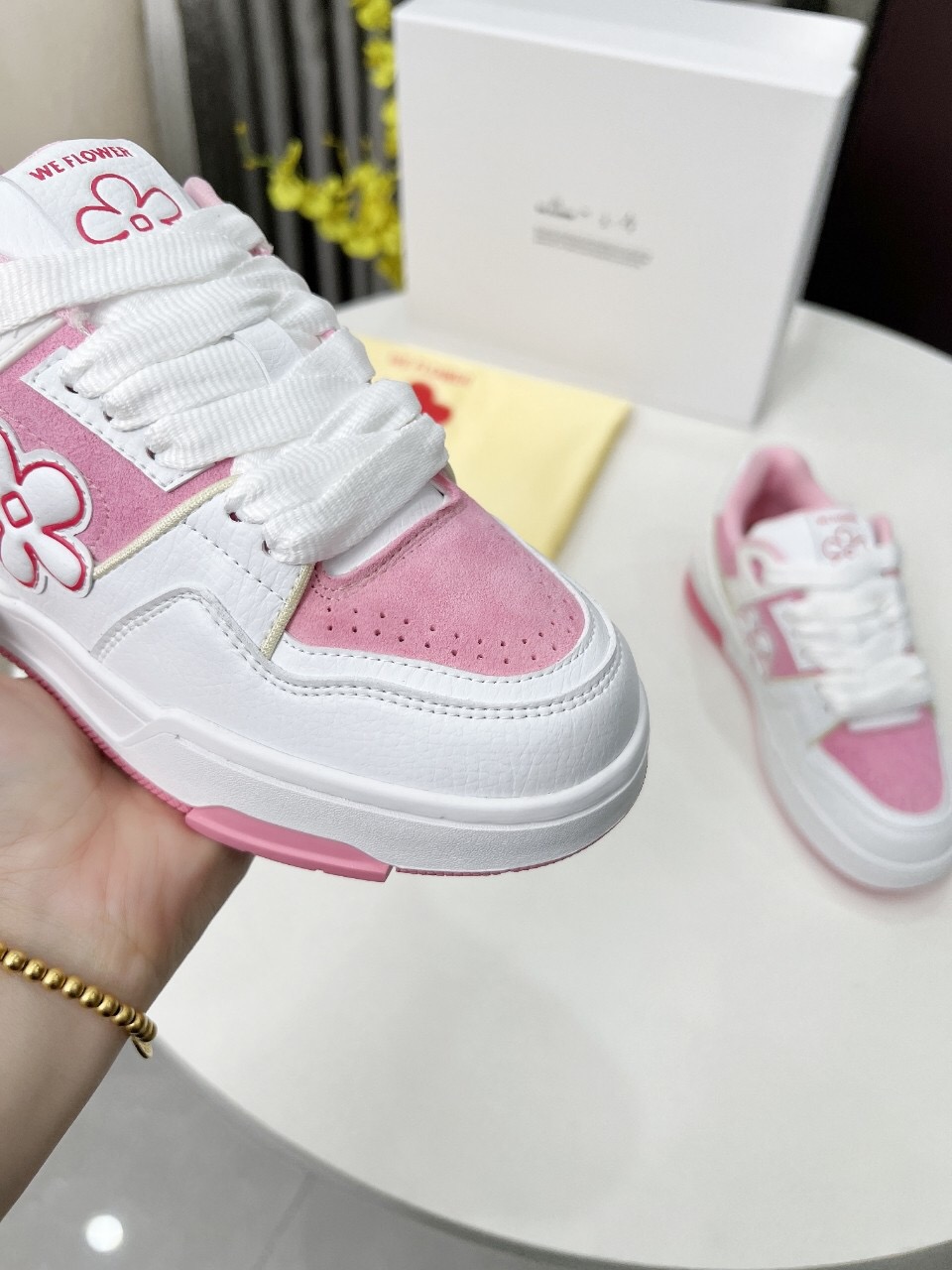 2025 Unisex WEFLOWER White Pink Suede Leather Sneakers LY00280