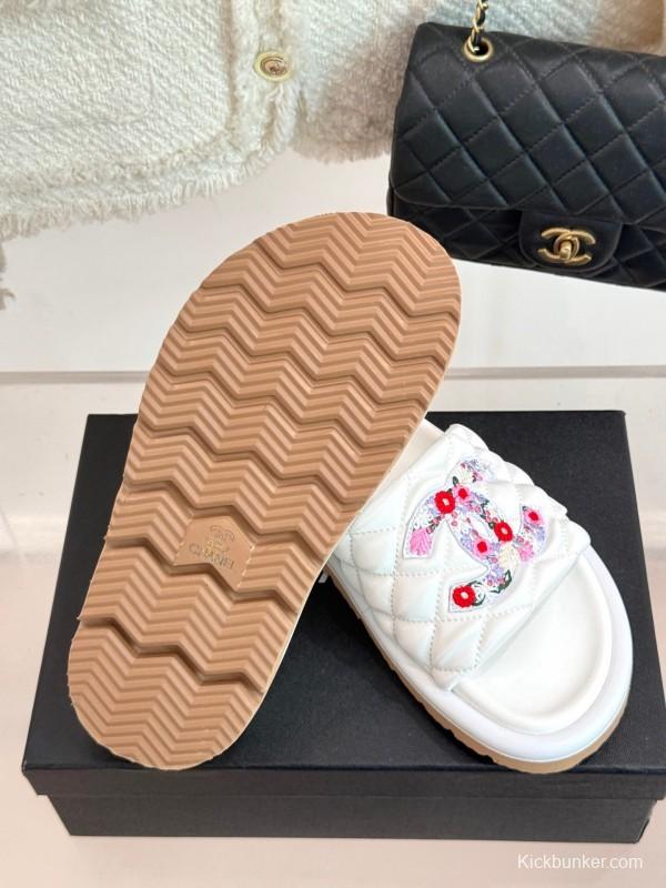 2025 Slippers Chanel White Leather Women Slippers KFY00260