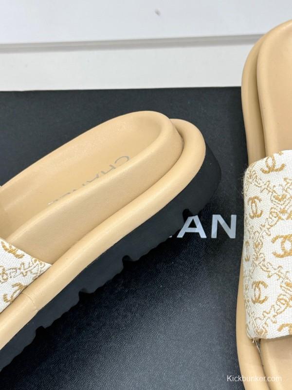 2025 Slippers Chanel Beige White Canvas Slippers