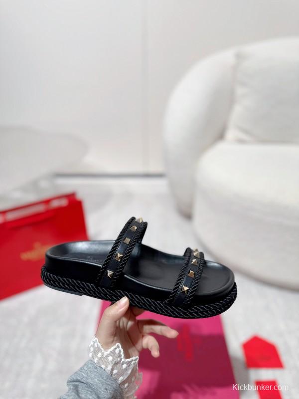 2025 Women Valentino Black Leather Slippers Studded LY00250