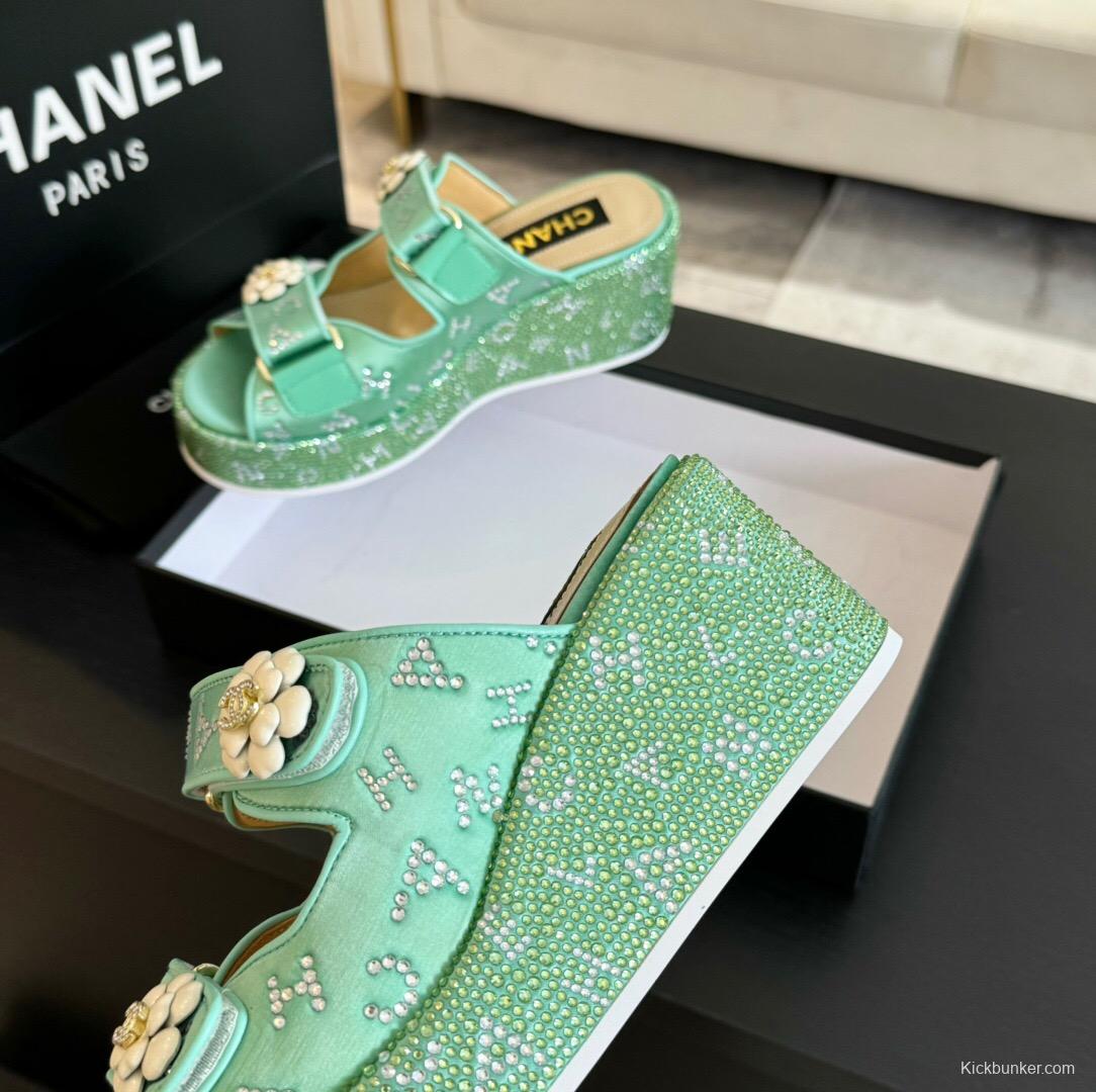 2025 Slippers Chanel Green Leather Platform Floral LY00330