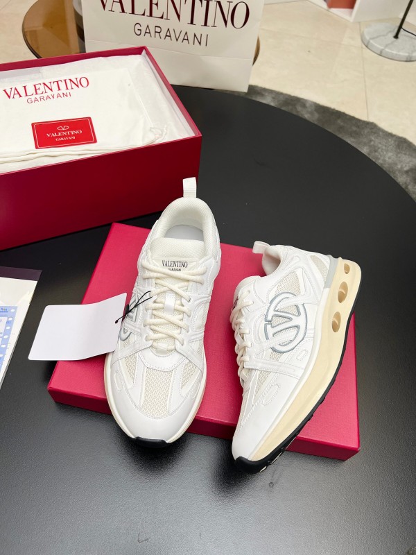 2025 Unisex Valentino White Mesh TPU Sneakers Vlogo Signature LY00410