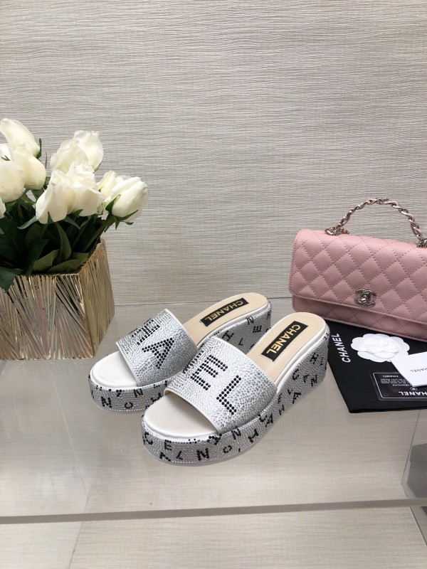 2025 Slippers Chanel White Silk Platform Crystal LY00320