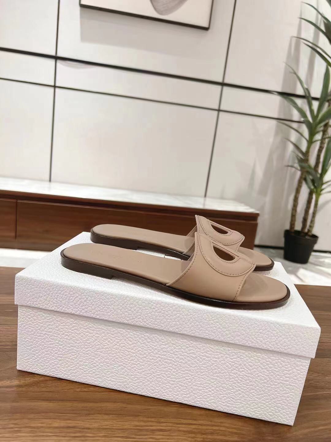 2025 Dio Women Beige Leather Slippers LY00260