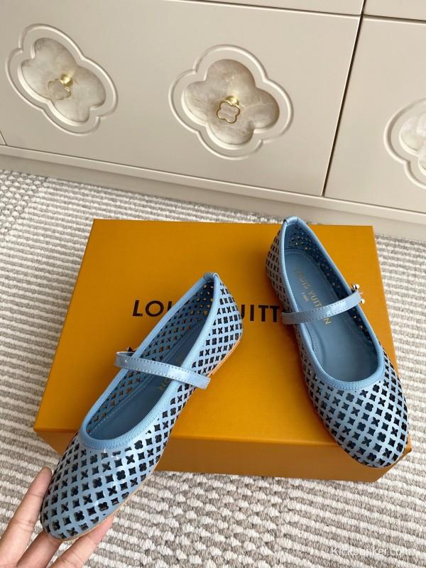 2025 Women Louis Vuitton Light Blue Patent Leather Mary Jane Flats KFY00310
