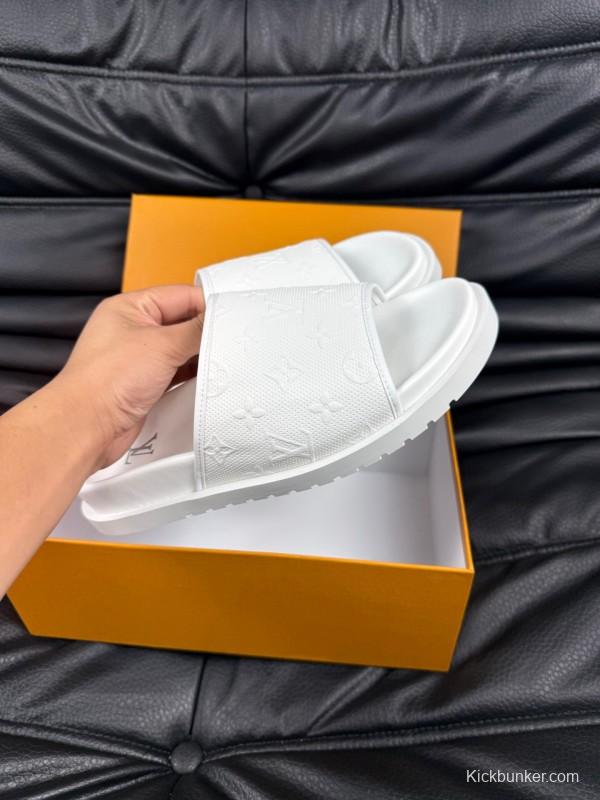 2025 Unisex Louis Vuitton White Leather Slippers AS00170