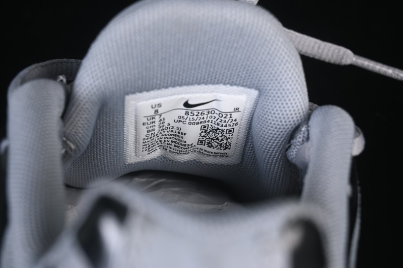 Nike Air Max Plus Retro Running Shoes with Air Cushion Technology - 852630-021