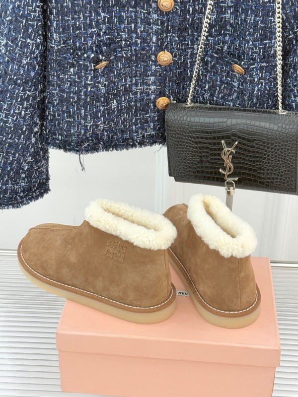 Miu Miu Retro Shearling Platform Snow Boots - KFY00300