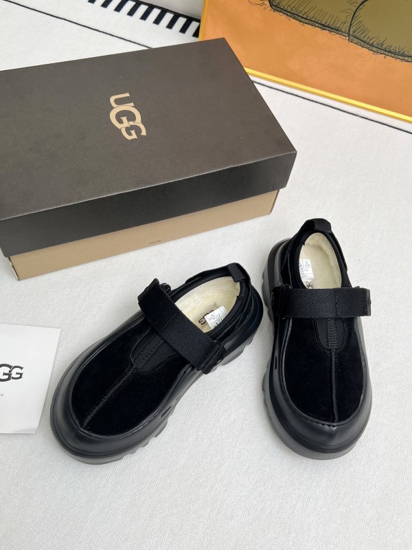 UGG Little Potato Half-Slip On with Lightweight Sole - MJ00