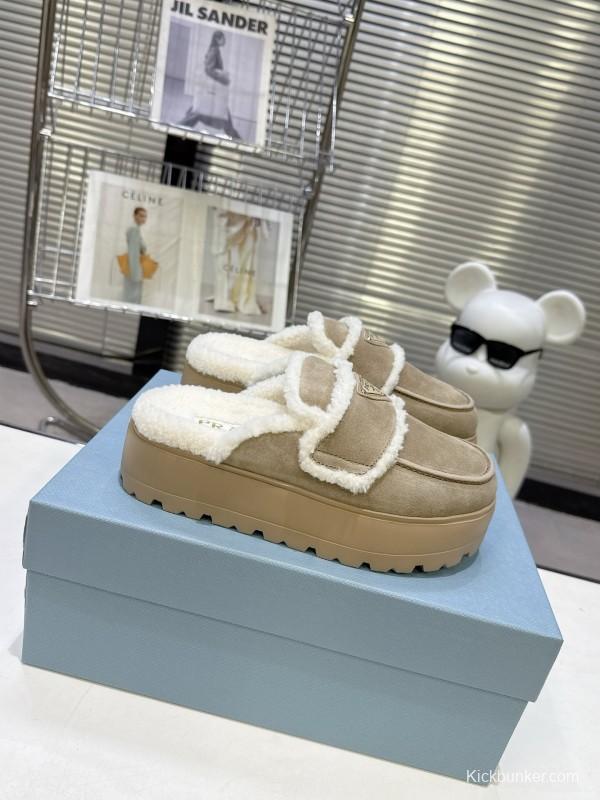 Prada Spring-Summer 2025 Runway Shearling Slippers - KFY00280
