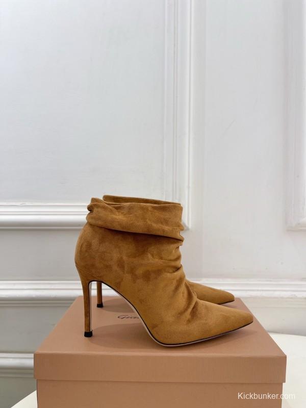 Gianvito Rossi Fall/Winter 2025 GR Pointed Toe Retro Pleated High Heel Ankle Boots - KFY00340