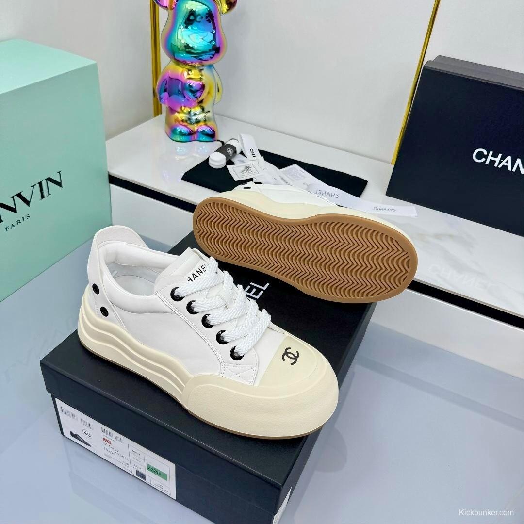 Chanel 2025 SS Casual Sneakers Panda Color Bread Shoes - LY00320