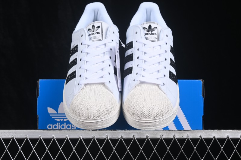 Adidas Originals Superstar II Retro Sneakers with Shell-Toe Design - HQ2285