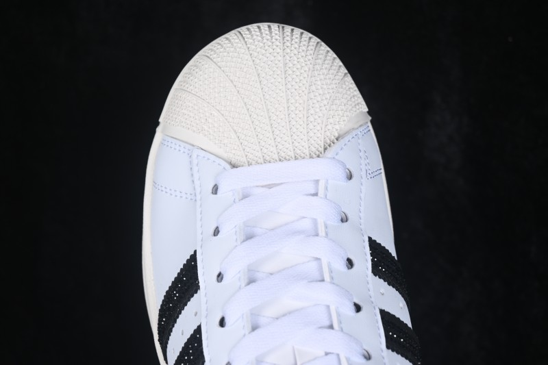 Adidas Originals Superstar II Retro Sneakers with Shell-Toe Design - HQ2285