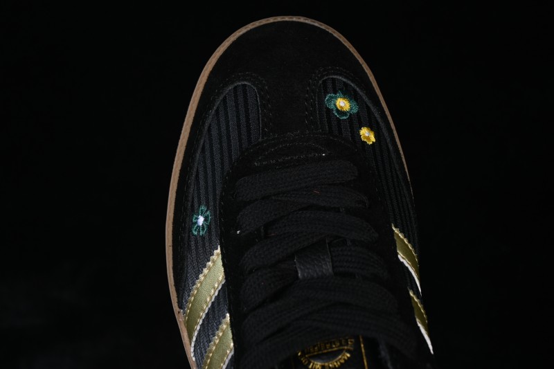 Adidas Samba OG Classic Skateboarding Shoes with Retro Suede Design - IH1331