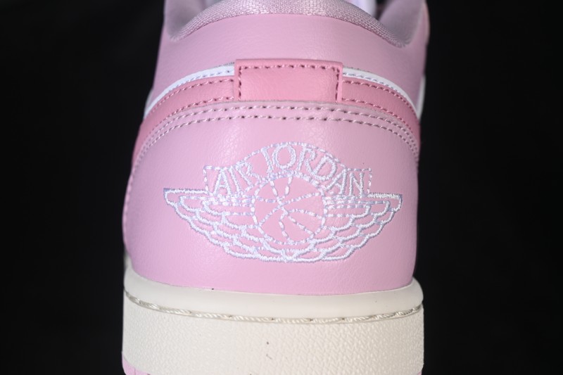 Nike Air Jordan 1 Low Retro Basketball Shoes with Classic Colorway - DC0774-607
