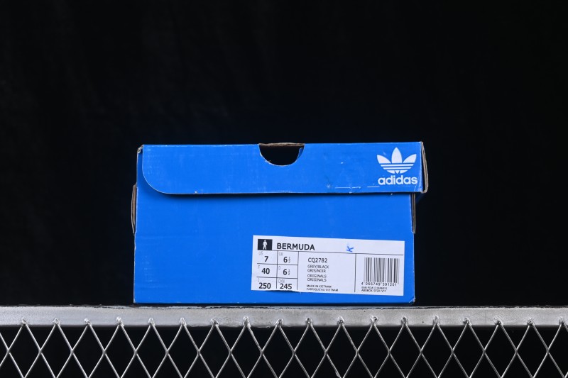 Adidas Originals Bermuda Low-Top Skateboarding Shoes with Non-Slip and Lightweight Design - CQ2782