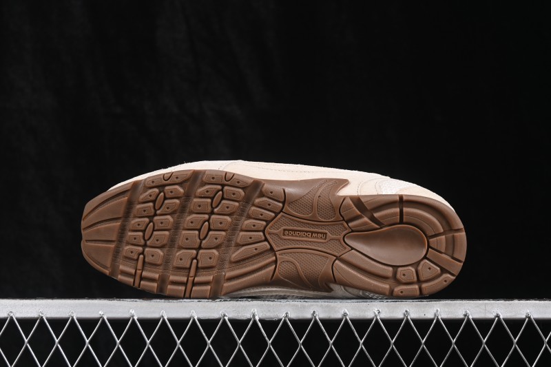 MiuMiu x New Balance 530 Retro Running Shoes with Deconstructed Design and Dual Laces - AJD4
