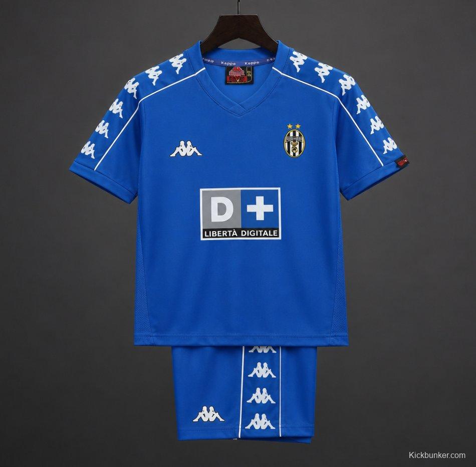Retro 99/00 Juventus Away Jersey